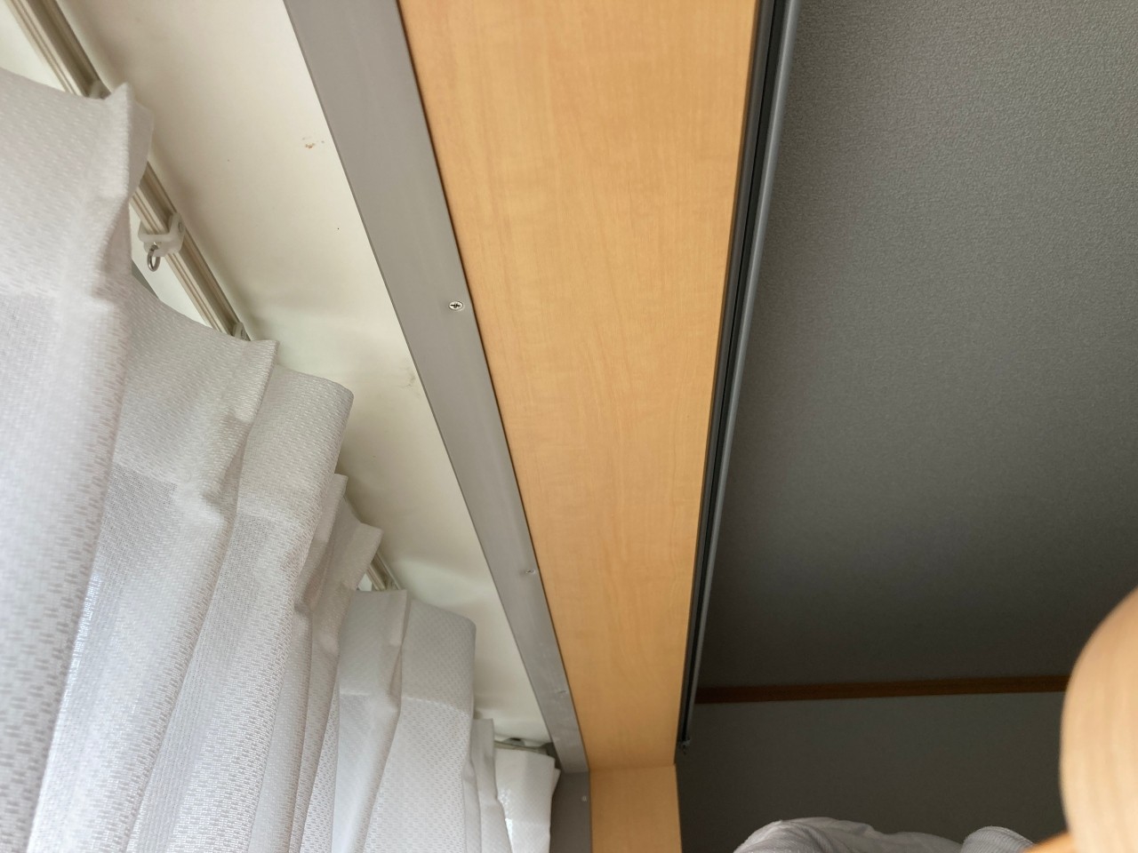 大垣市｜純正品でない棟板金使用で隙間、シーリングで無理やり塞いでいた。他社施工で施工後半年で雨漏り